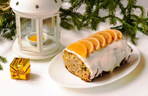 Cake with candied fruits — Stock Photo, Image