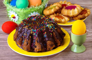 Paskalya kek çikolata sır ile