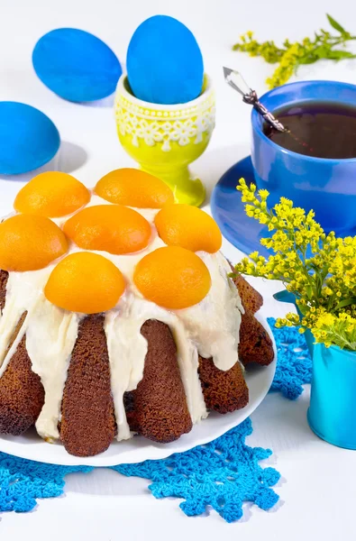 Easter cake with apricots — Stock Photo, Image