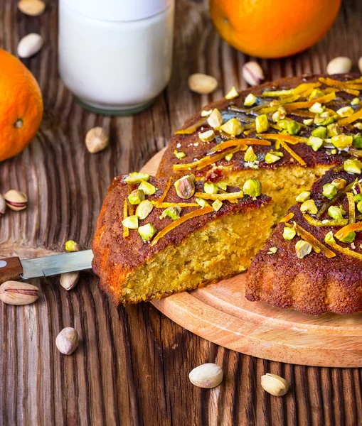 Pie with pistachios — Stock Photo, Image