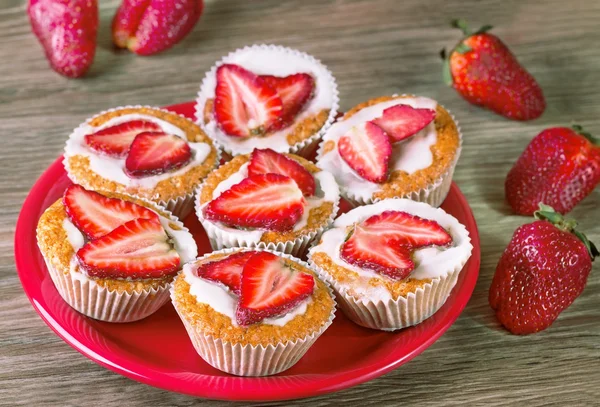 Cakes with strawberry — Stock Photo, Image