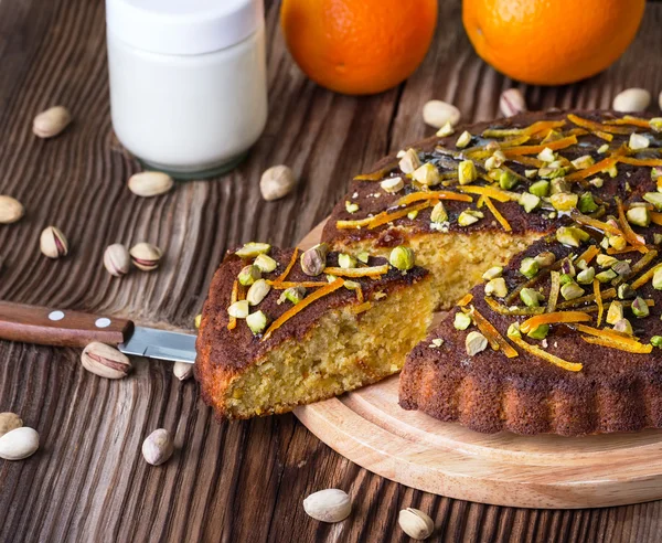 Pie with pistachios — Stock Photo, Image