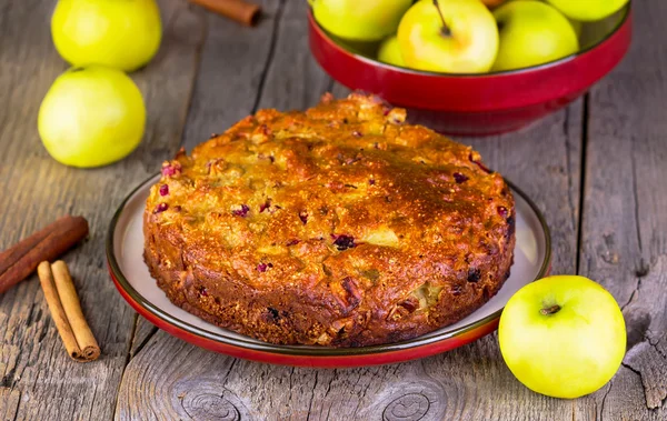 Apfelkuchen mit Zimt — Stockfoto