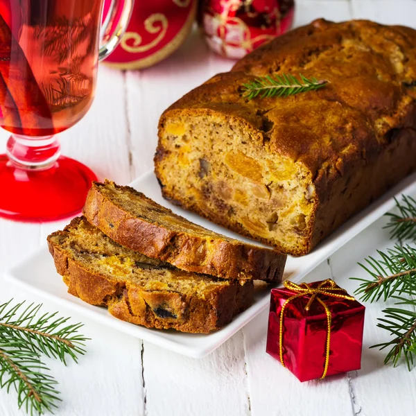 Pastel de Navidad con frutas confitadas, frutos secos y frutos secos — Foto de Stock