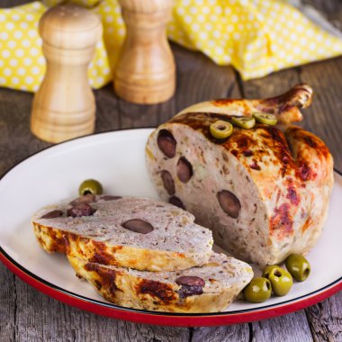 zeytin ile doldurulmuş tavuk