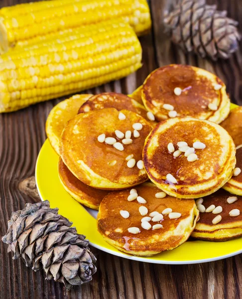 Crepes de maíz con piñones Imágenes de stock libres de derechos