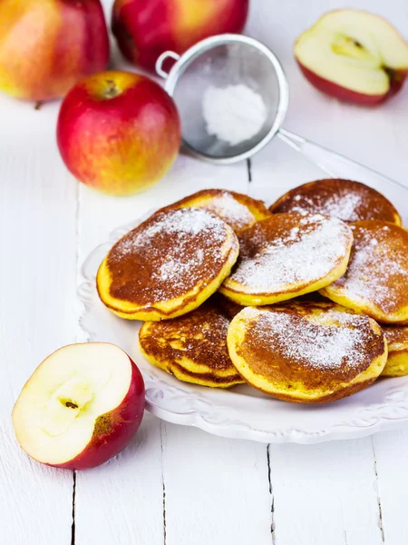 Crepes con manzanas —  Fotos de Stock