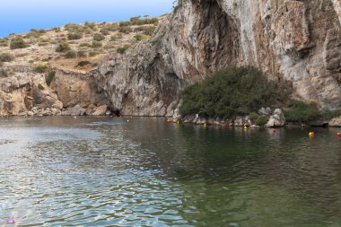 Vouliagmeni, termal radonic maden suyu göl kenarında Atina, Yunanistan Foto