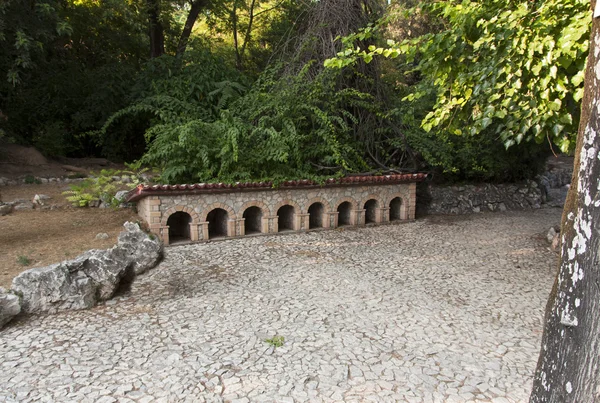 En hel del hundkojor i park foto. Aten kennel för hundar — Stockfoto