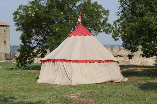 Tent of reconstruction of medieval camping of knights photo — Stock Photo, Image