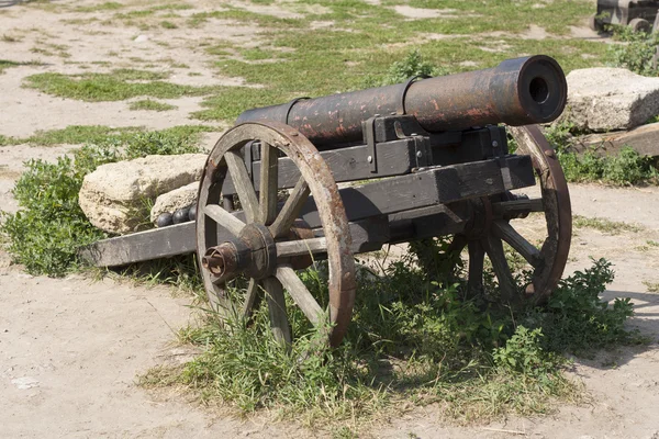 Antico cannone su ruote foto — Foto Stock