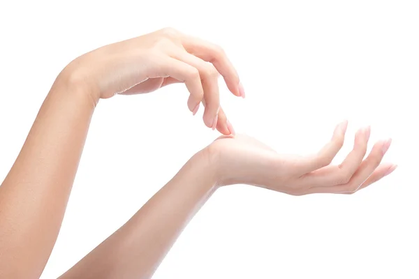 Hermosas manos de mujer, aplicando crema —  Fotos de Stock