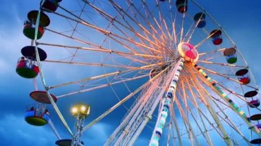 Dönme dolap karnaval sürmek gece