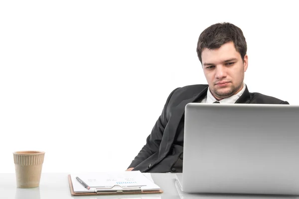 Uomo d'affari con computer portatile isolato su sfondo bianco . — Foto Stock