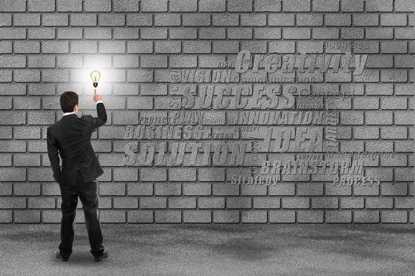 Uomo d'affari vedi immagine concetto di idea sul muro di mattoni — Foto Stock