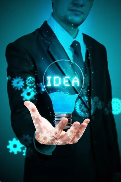 Podnikatel drží myšlenka žárovka — Stock fotografie