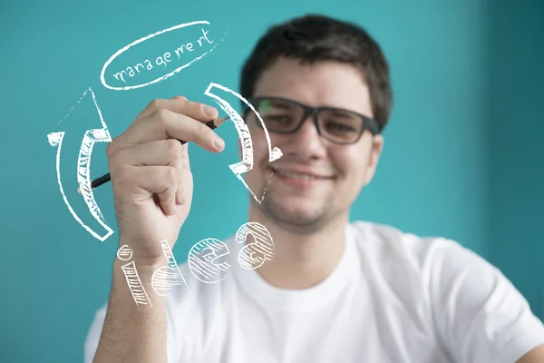 Zakenman schrijven idee concept, portret van een knappe jongeman schrijven op glas bord — Stockfoto