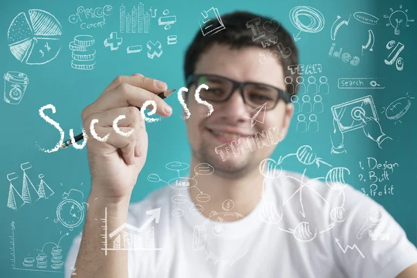 Homme d'affaires écrivant concept de succès, Portrait d'un beau jeune homme écrivant sur panneau de verre — Photo