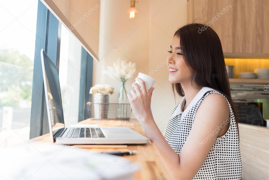 Beautiful business woman using a laptop computer