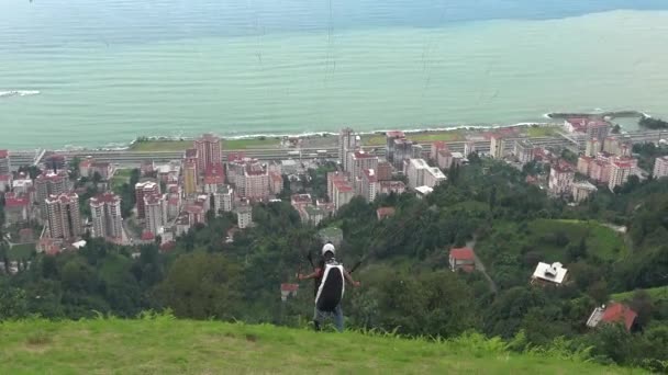 Parapente Voando Sobre Cidade Fluxo Aventura Entretenimento Perigoso Extrema Voar — Vídeo de Stock