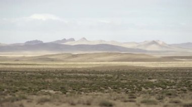 Termal Isı Radyasyonu Altında Gobi Çölü 'nün geniş çorak toprakları. Geniş sınırsızlık sınırsızlığı Kyzylkum lamakan karakum toprağı, seyrek verimsiz toprak büyük Asya Moğolistan karasal 4K
