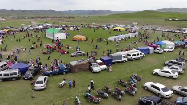 Des Gens Surpeuplés Rassemblent Pour Fête Nationale Traditionnelle Mongole Naadam — Video