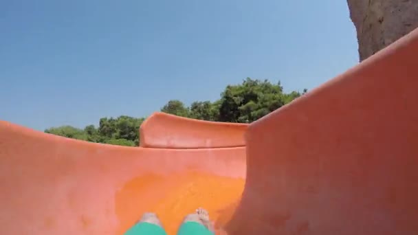 Velmi Nebezpečné Rychlé Klouzání High Water Slide Race Zábava Pád — Stock video