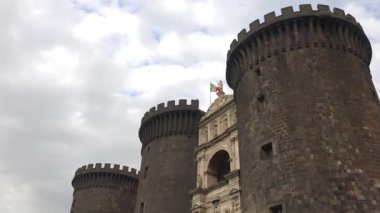 Castel Nuovo (İtalyanca: 