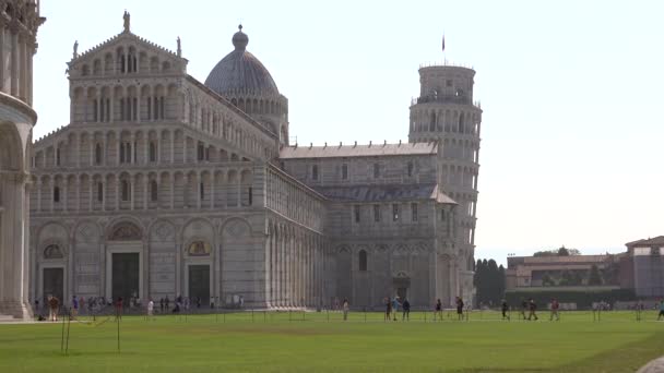 Toeristen Wandelen Rond Kathedraal Van Pisa Scheve Toren Van Pisa — Stockvideo
