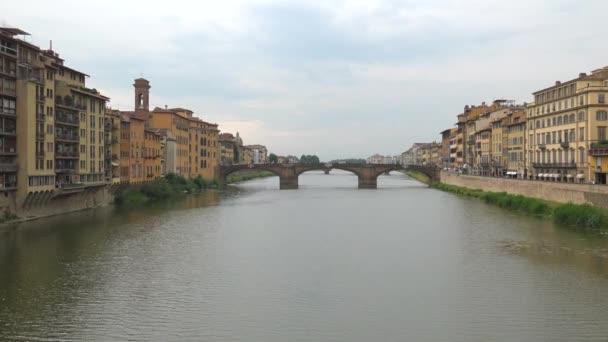 Ponte Santa Trinita Renesansowy Most Florencji Włoszech Rozciągający Się Nad — Wideo stockowe