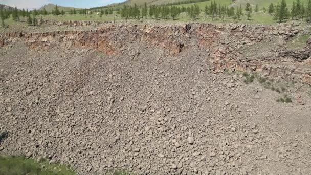 Broken Crumbled Rocks Spilling Canyon Slope Ridge Valley Floor Volcanic — Wideo stockowe