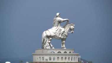 Ulaanbaatar 'daki Büyük Savaşçı Cengiz Han' ın Atlı Heykeli Moğolistan savaşçı asker asker asker asker asker asker asker muhafız asker muhafız mızrak mızraklı süvari süvarisi süvari süvari savaşı4K.