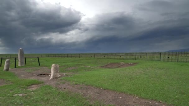 Histórico Alfabeto Rúnica Inscripción Tonyukuk Monumento Piedra Site Ancient Megalito — Vídeos de Stock