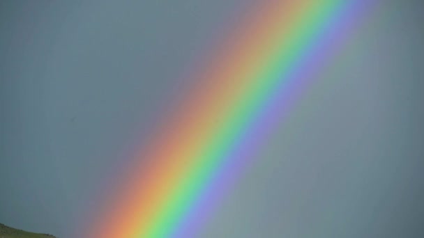 Arc Ciel Dense Colline Sans Arbre Puissant Dur Sombre Courbé — Video