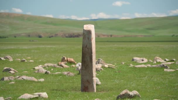 Επιγραφή Οβελίσκου Menhir Από Αρχαία Χρόνια Ελαφριά Πέτρα Megalith Σκαλισμένα — Αρχείο Βίντεο