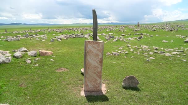 Inscriptie Van Obelisk Menhir Uit Oude Oudheid Hertensteen Megalith Gesneden — Stockvideo