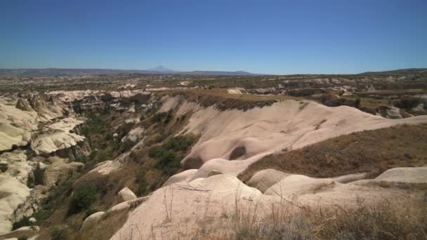 Hoodoos Piedra Caliza Rocas Chimenea Hadas Sedimentarias Árido Valle Cuenca — Vídeo de stock