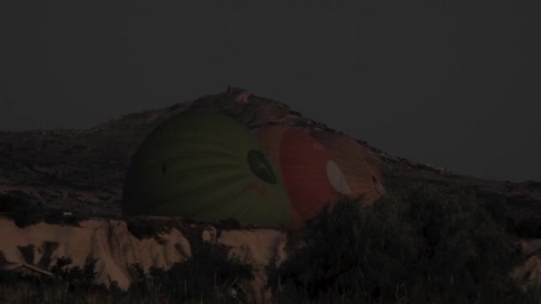 Förberedelser För Att Blåsa Upp Varmluftsballonger Natten Före Soluppgången Brännare — Stockvideo