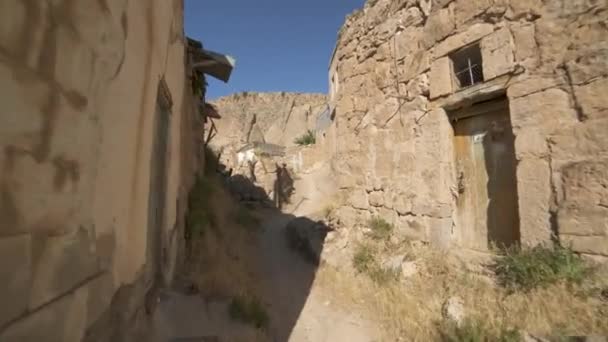 Руины Носили Нетронутую Нищету Бедного Нищего Нищего Реального Ирака Сомали — стоковое видео