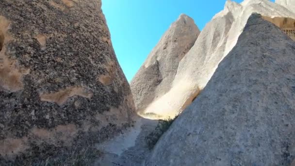 Казкові Димоходи Hoodoos Печерний Будинок Історичний Монастир Очима Мандрівного Туриста — стокове відео