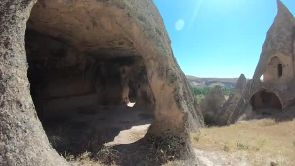 Pohádkové Komíny Chuligáni Jeskynní Dům Historický Klášter Očima Kočovných Turistů — Stock video