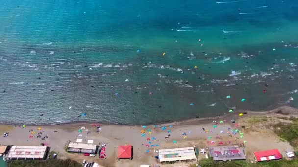 Kiteboarding Kitesurf Kiter Kiteboarder Tirado Través Del Agua Por Poder — Vídeo de stock