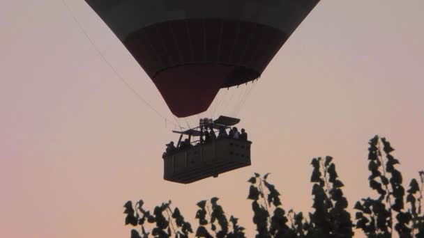 Hőlégballonok Travertin Pamukkale Turisztikai Természeti Világörökség Részére Léggömb Repül Felfüggesztett — Stock videók