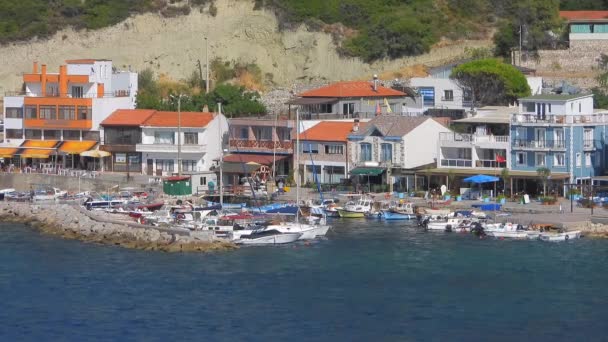 Häuser Einer Kleinen Küstenstadt Meer Der Türkei Stadt Bootshafen Yachthafen — Stockvideo