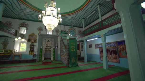 Guru Masjid Muslim Membaca Quran Bersejarah Kecil Masjid Masjid Interior — Stok Video