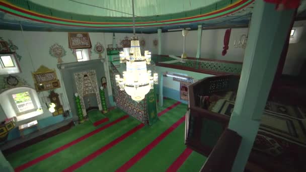 Μουσουλμάνος Δάσκαλος Τζαμί Διαβάζει Quran Μικρό Ιστορικό Ξύλινο Masjid Mosque — Αρχείο Βίντεο