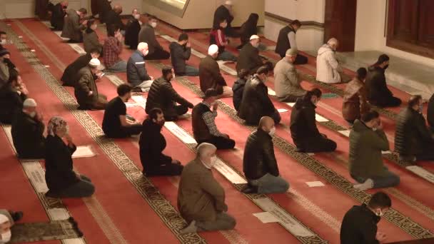 Muslim Eid Congregation Praying Mosque Teacher Imam Reading Quran Reads — 비디오