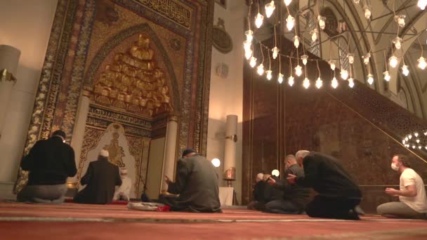 Musulman Eid Congrégation Prier Mosquée Enseignant Imam Lit Coran Lit — Video
