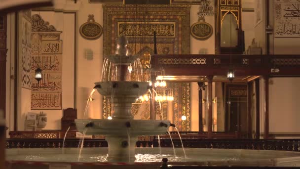 Fonte Mundo Interior Mais Bela Mesquita Gigante Minarete Masjid Místico — Vídeo de Stock