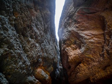 Huesca ilinin Nueno köyünün çevresinde yer alan San Julian geçitleri